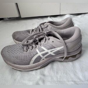 ASICS Gel-Kayano 27 women’s running shoe in Hazel and white.